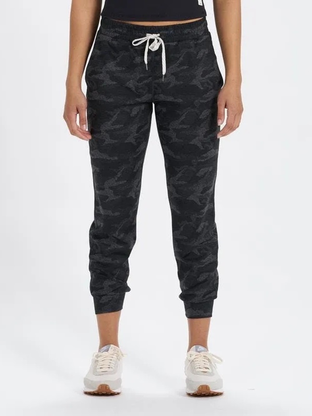 Vuori Performance Joggers Black Camo Relaxation Loungewear Casual Running Medium